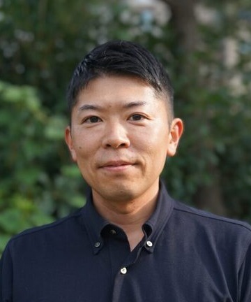 代表税理士・公認会計士 佐々木俊の正面写真